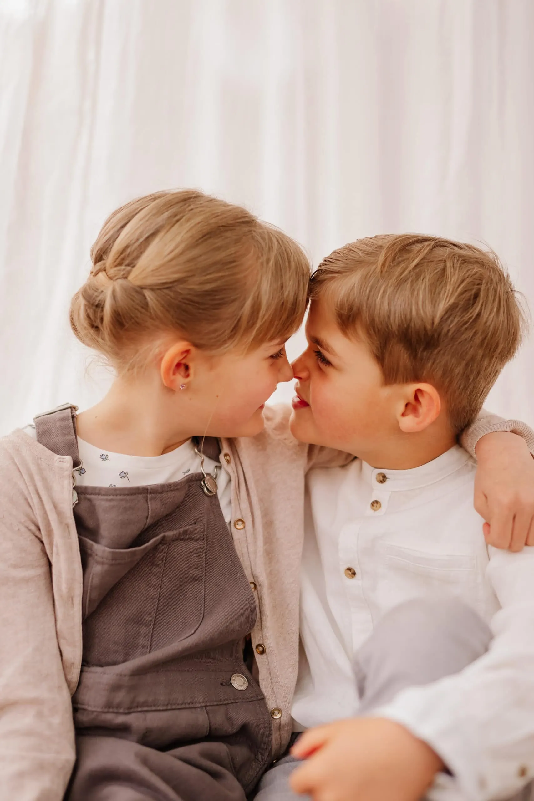 natürliche Kindergartenfotos outdoor in der Natur fotografiert von Familienfotografin Monja Drössel von Fotografie Herzseeligkeit in Rottenburg am Neckar und Tübingen