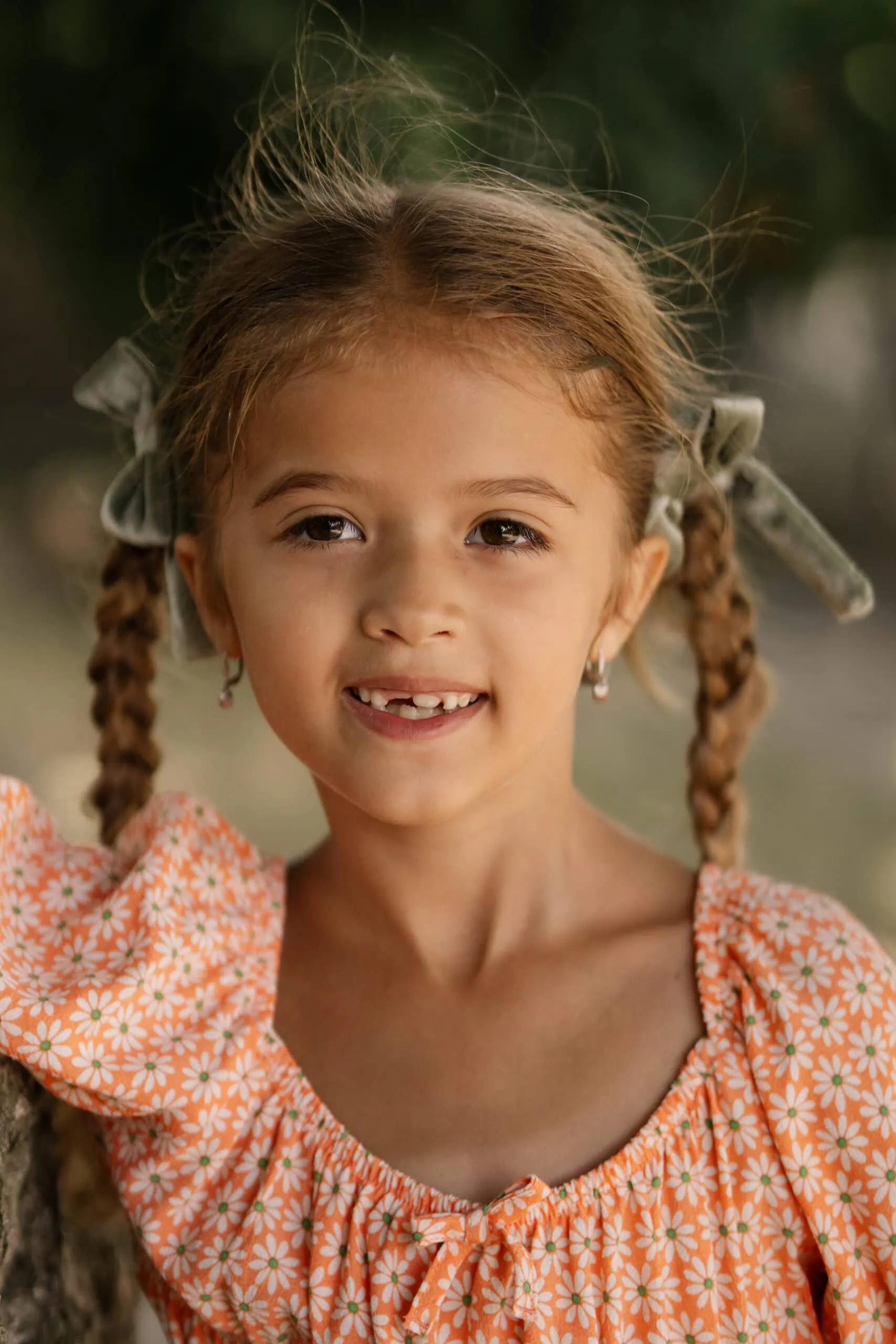 natürliche Kindergartenfotos outdoor in der Natur fotografiert von Familienfotografin Monja Drössel von Fotografie Herzseeligkeit in Rottenburg am Neckar und Tübingen